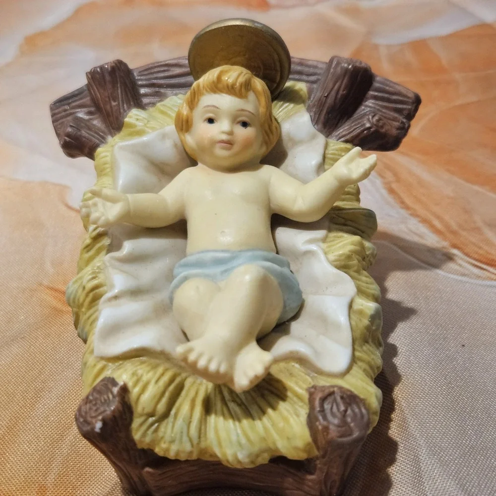 Caffco International 8 Piece Hand Painted Porcelain Nativity Set Christmas W Box